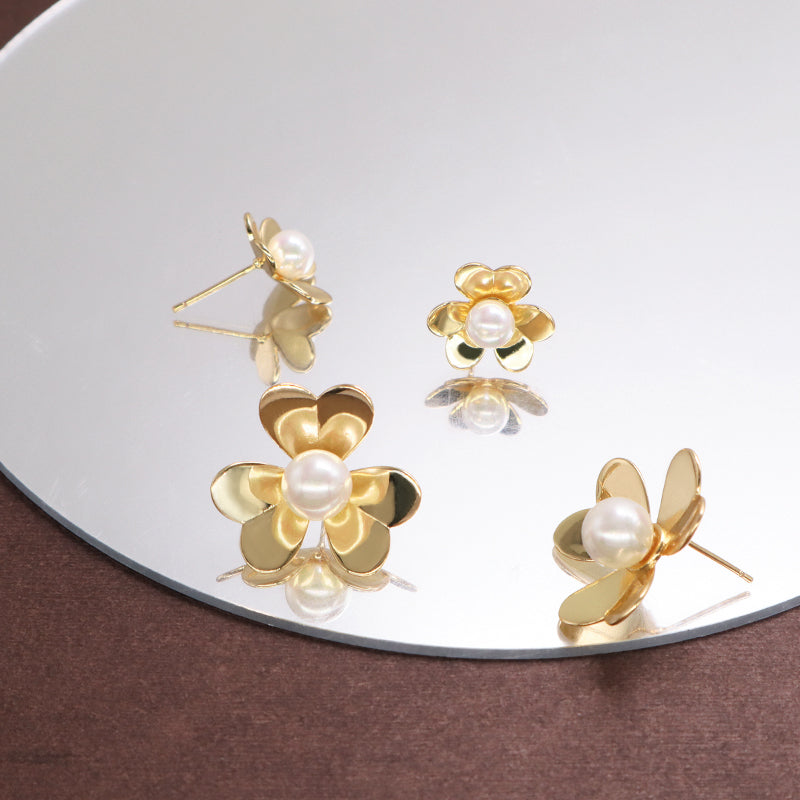 Wholesale Customized Fashion Dainty Trendy Small Gold Flower Earrings Jewelry Gold Plated Shell Flower Stud Earrings For Women