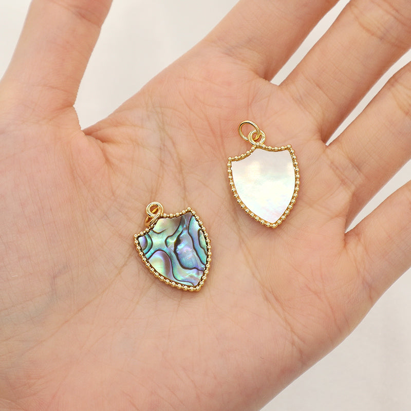 Good Quality Manufacture Shell Charm Pendant Jewelry Wholesale Custom DIY Gold Plated Natural Shell Pendant For Necklace Making