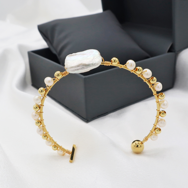 Gold plated brass natural fresh water pearl hand bangle jewelry bracelet with charm