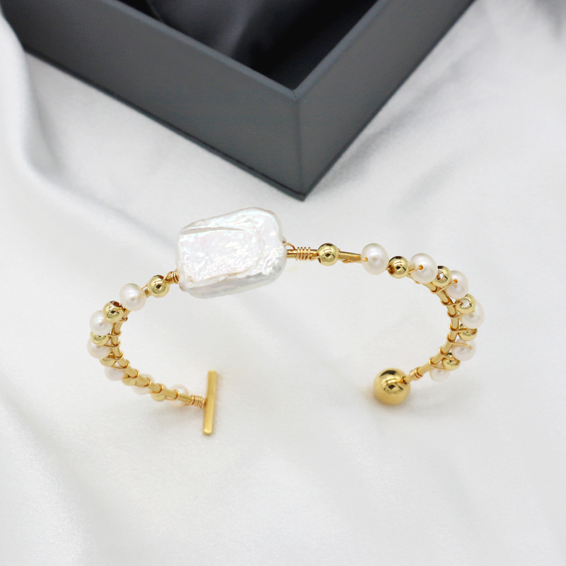 Gold plated brass natural fresh water pearl hand bangle jewelry bracelet with charm