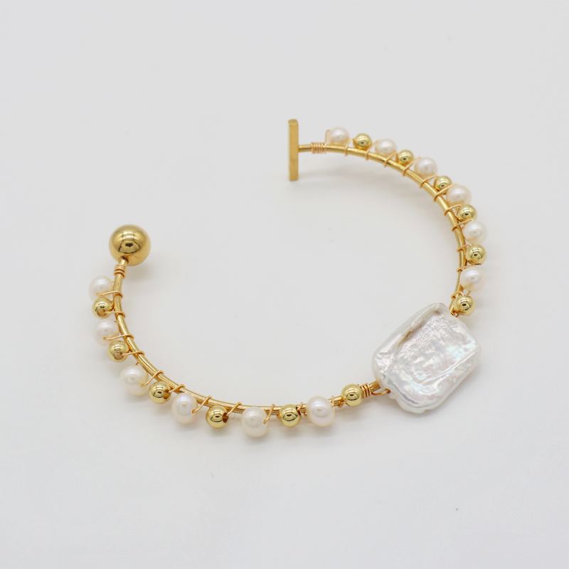 Gold plated brass natural fresh water pearl hand bangle jewelry bracelet with charm