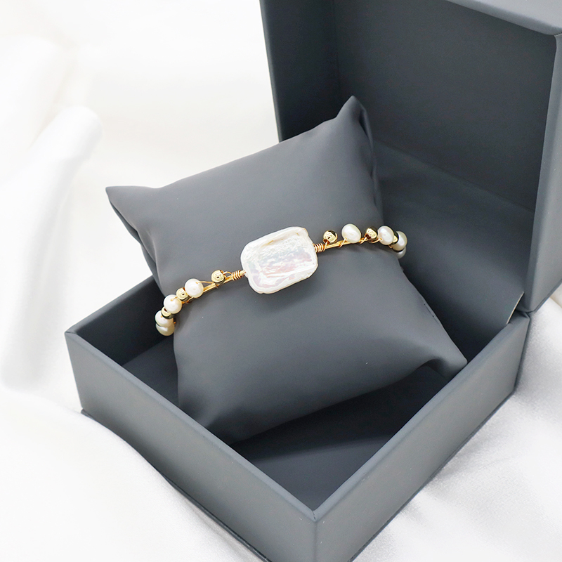 Gold plated brass natural fresh water pearl hand bangle jewelry bracelet with charm