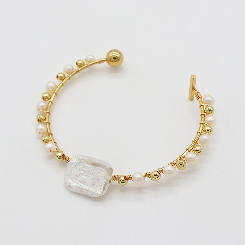 Gold plated brass natural fresh water pearl hand bangle jewelry bracelet with charm