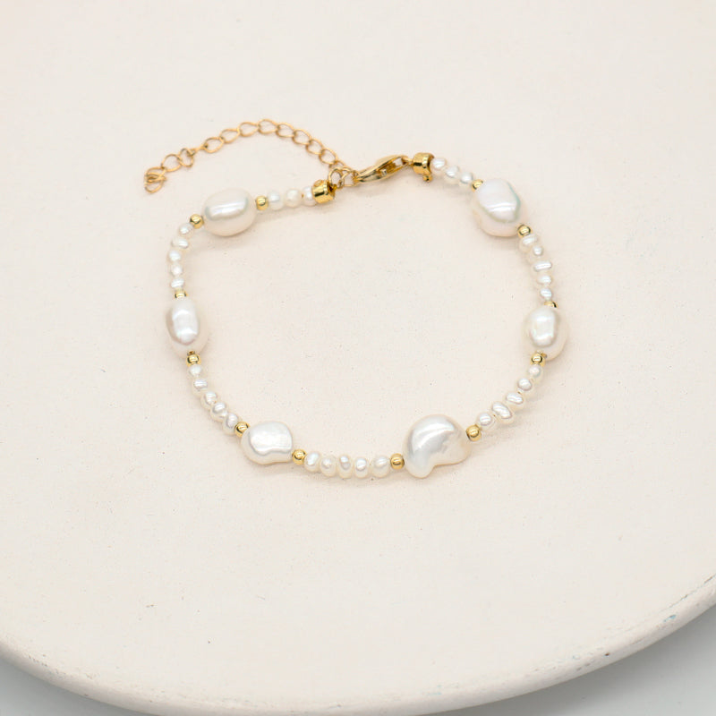 OEM Wholesale Fashion Customized Gold Plated Brass Beads Handmade Ajustable Freshwater Pearl Beads Bracelet For Women Gift