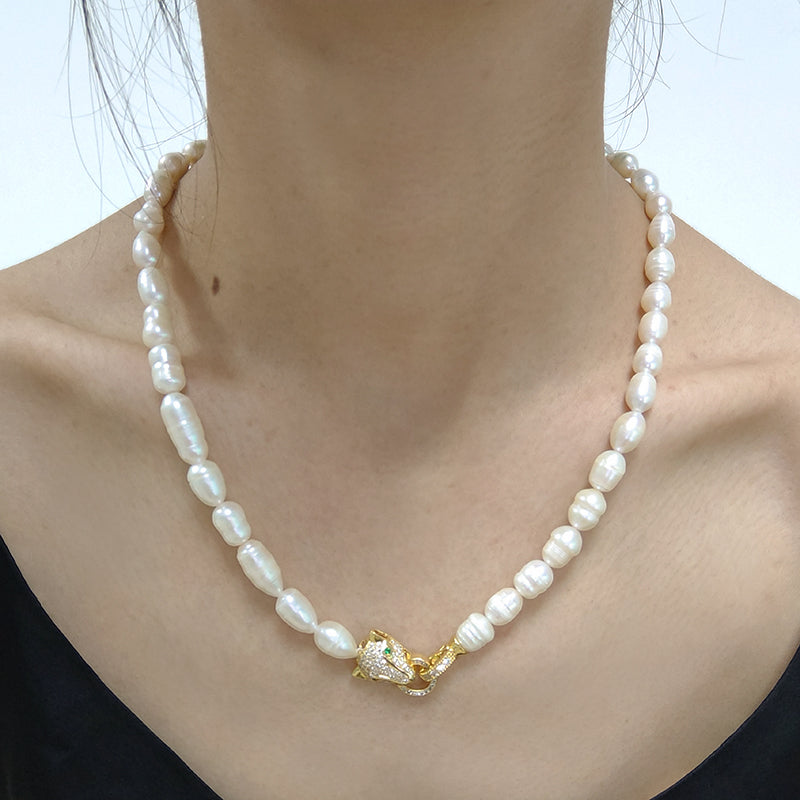 Handmade Wholesale Custom Gold Plated CZ Brass Leopard Clasp 10mm Natural Freshwater Pearl Leopard Pendant Necklace For Women
