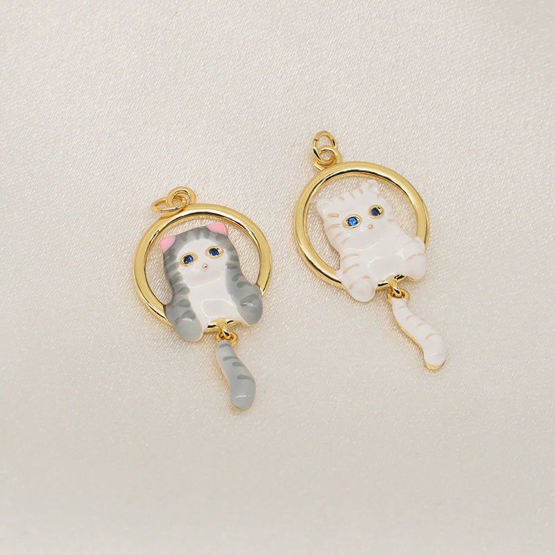 Custom DIY Wholesale Trendy Women Girl Cute Cat Charm Pendant Jewelry Gold Plated CZ White Grey Cat Pendant For Necklace Making