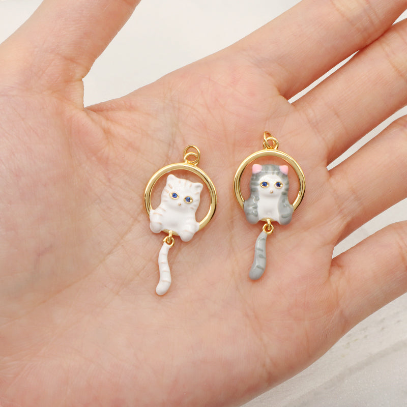 Custom DIY Wholesale Trendy Women Girl Cute Cat Charm Pendant Jewelry Gold Plated CZ White Grey Cat Pendant For Necklace Making