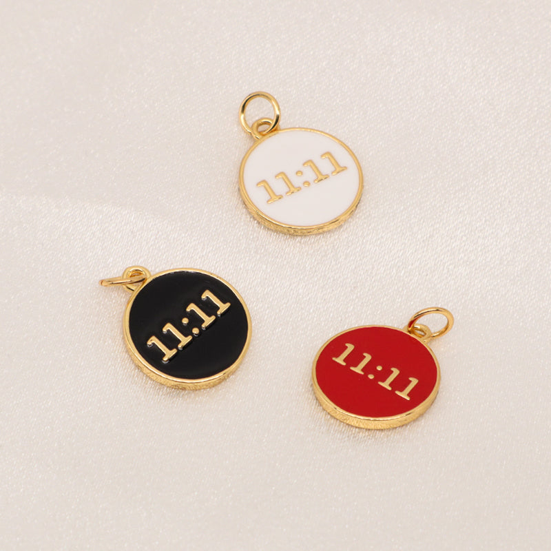 Factory Customized Diy Wholesale Red White Black Charm Pendant Jewelry Gold Plated Enamel Round Pendant For Necklace Making