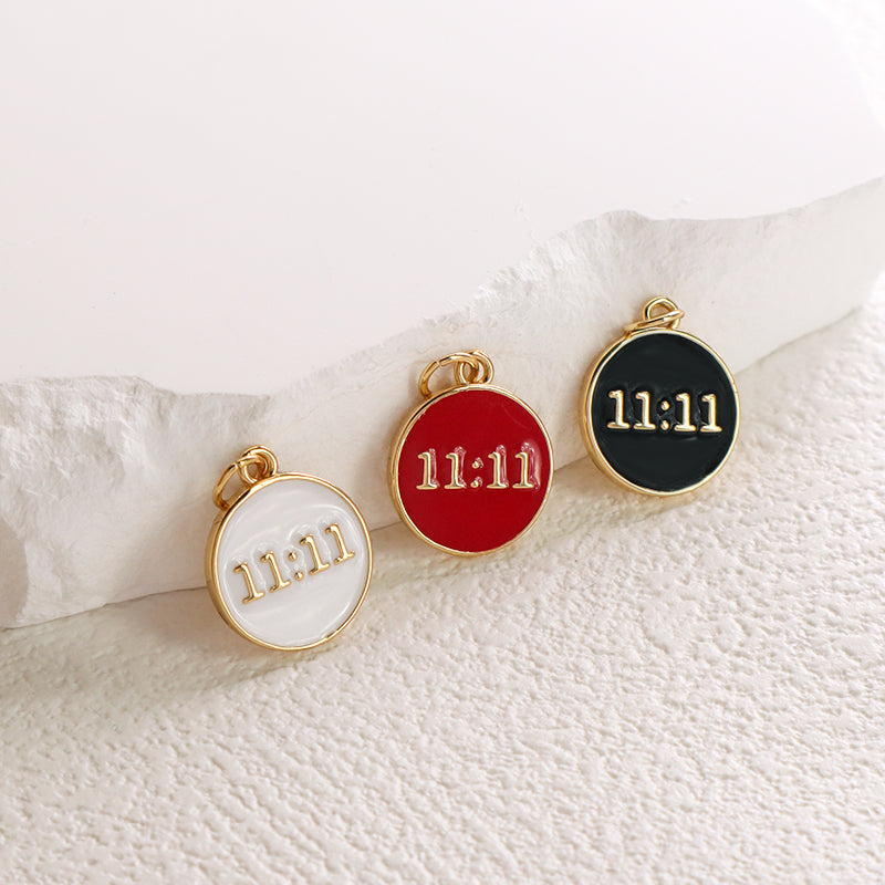 Factory Customized Diy Wholesale Red White Black Charm Pendant Jewelry Gold Plated Enamel Round Pendant For Necklace Making
