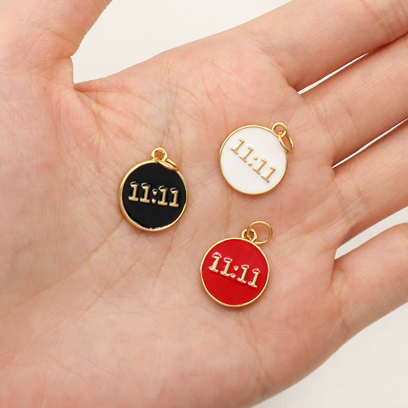 Factory Customized Diy Wholesale Red White Black Charm Pendant Jewelry Gold Plated Enamel Round Pendant For Necklace Making