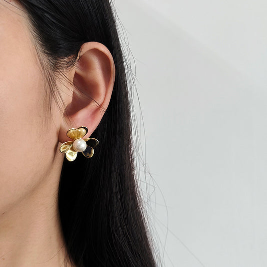 Wholesale Customized Fashion Dainty Trendy Small Gold Flower Earrings Jewelry Gold Plated Shell Flower Stud Earrings For Women