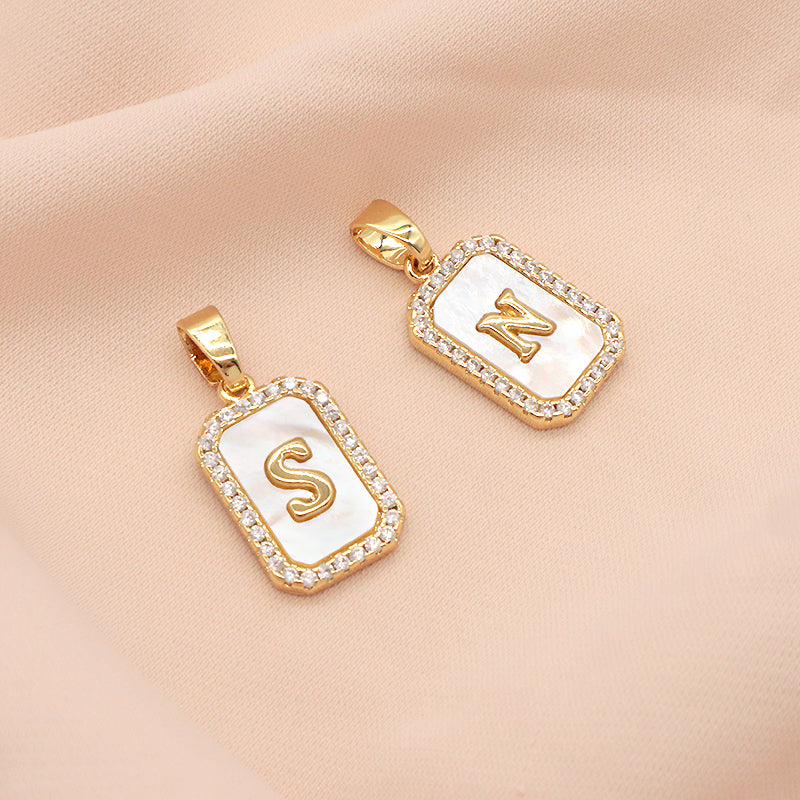 Fashion Design Customized Wholesale Gold Plated Chain Brass Chain Jewelry Shell Letter Pendant Necklace