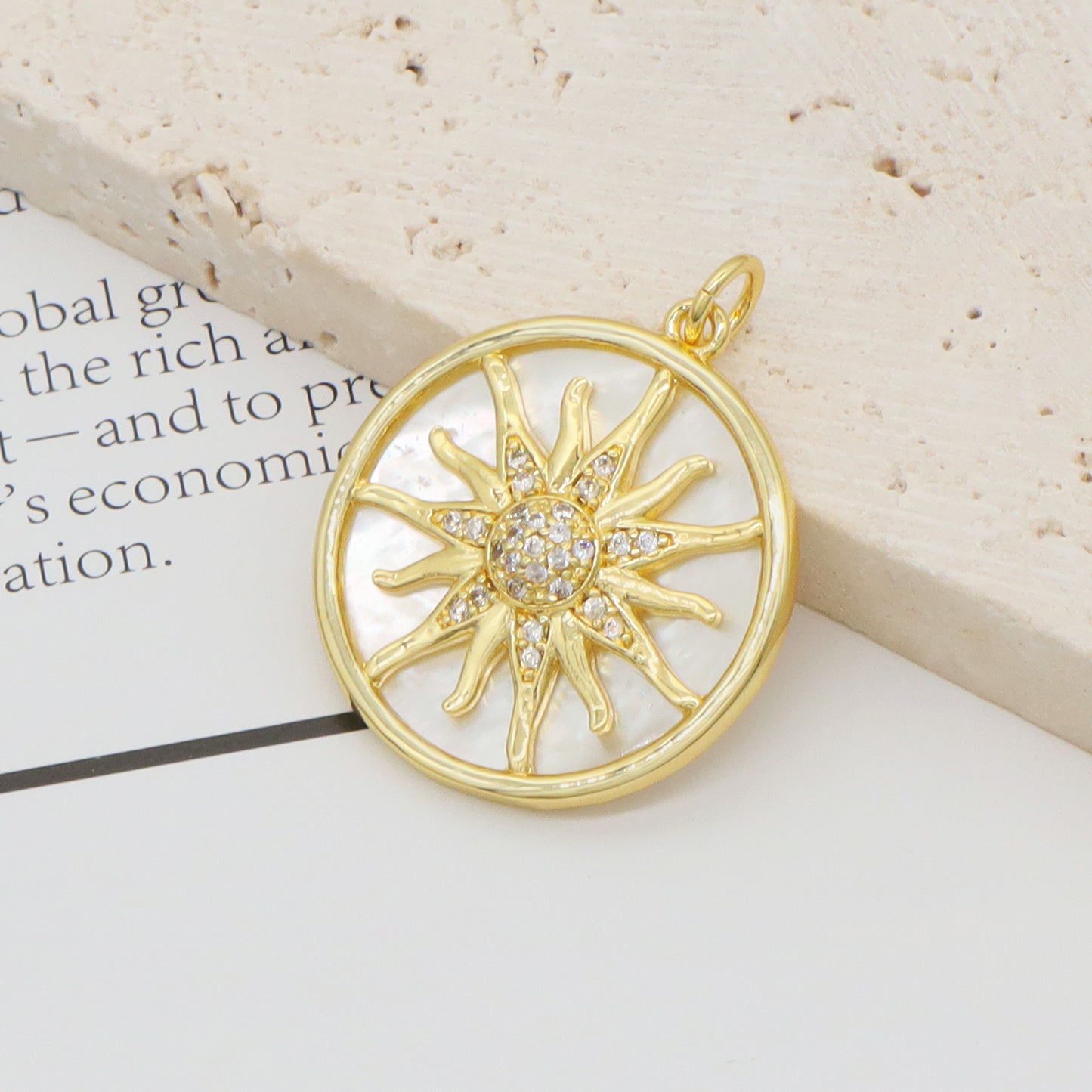 Newest Design Custom Wholesale Women Round Shell Sun Charm Jewelry Necklace Pendant CZ Gold Plated Shells Pendant