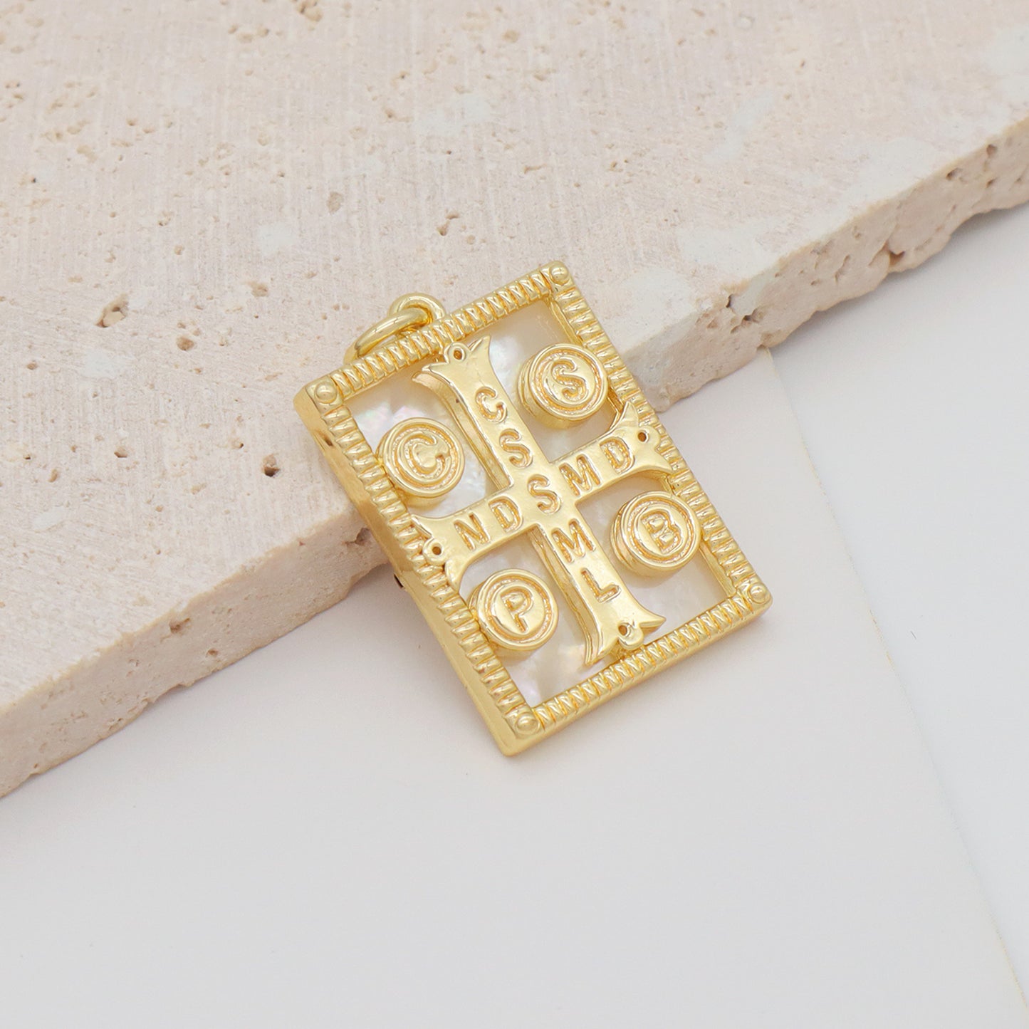 Wholesale Trendy Women Custom Rectangle Shell Cross Jewelry Fashion Gold Plating Shells Necklace Pendant Charm