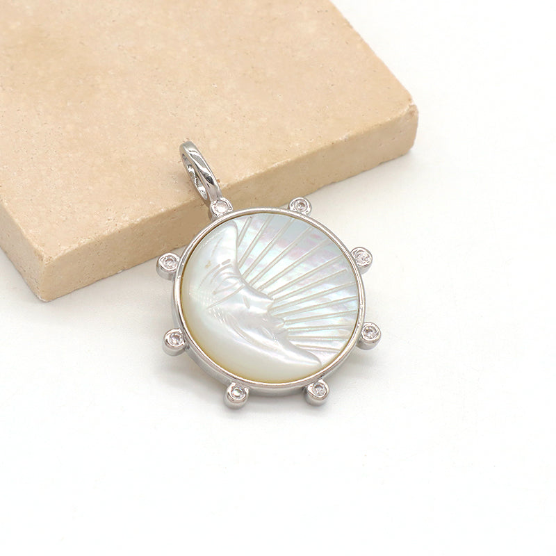 Good Quality Manufacture Moon Shell Charm Pendant Jewelry Wholesale Custom DIY Gold Plated Natural Shell Pendant For Necklace Making