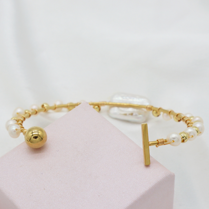Gold plated brass natural fresh water pearl hand bangle jewelry bracelet with charm