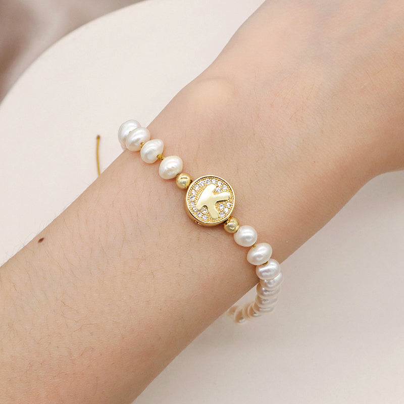 Fashionable Wholesale custom Gold Plated Initial charm bracelet jewelry Handmade ajustable fresh water pearl bracelet For women
