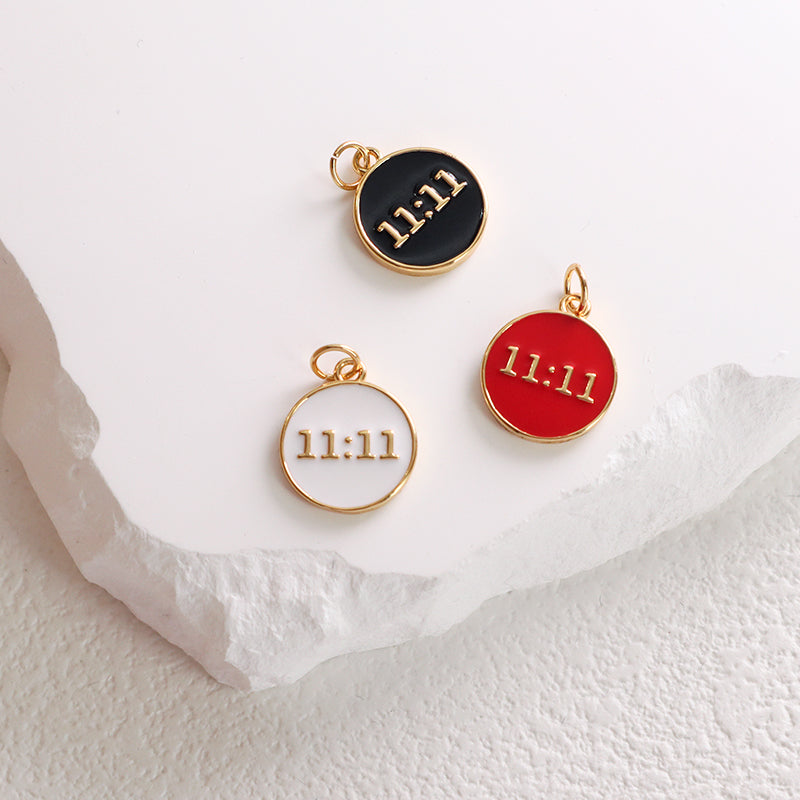 Factory Customized Diy Wholesale Red White Black Charm Pendant Jewelry Gold Plated Enamel Round Pendant For Necklace Making